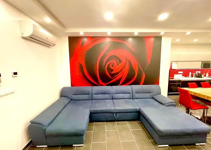Peter & Roza Modern Apartmanhaz ****