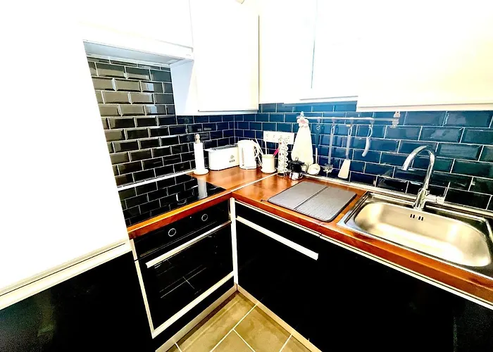 Peter & Roza Modern Apartmanhaz ****