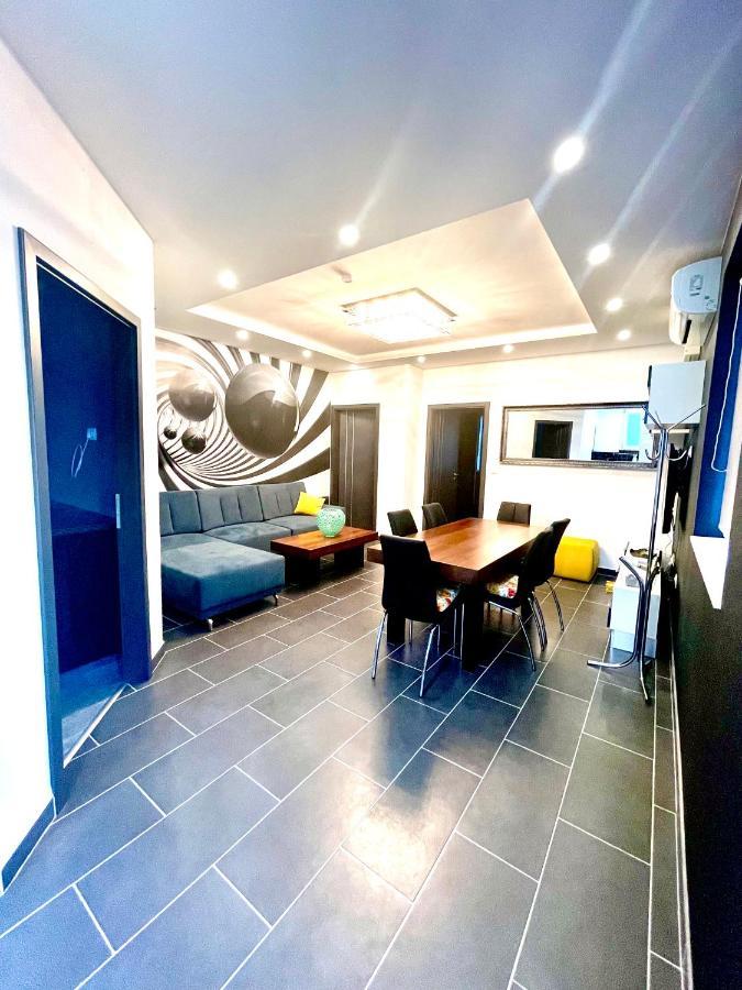 Peter & Roza Modern Apartmanhaz ****
