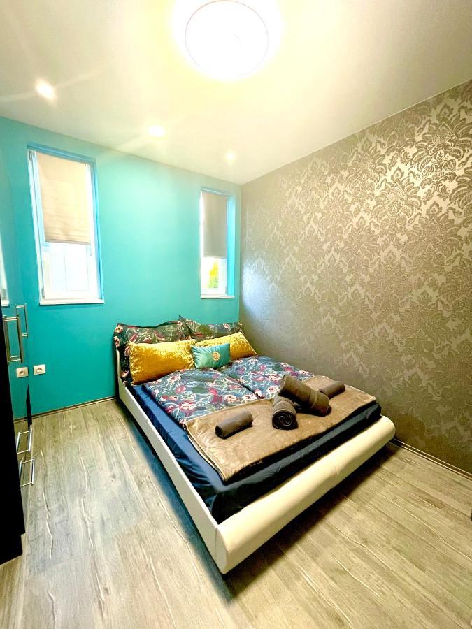 Peter & Roza Modern Apartmanhaz ****