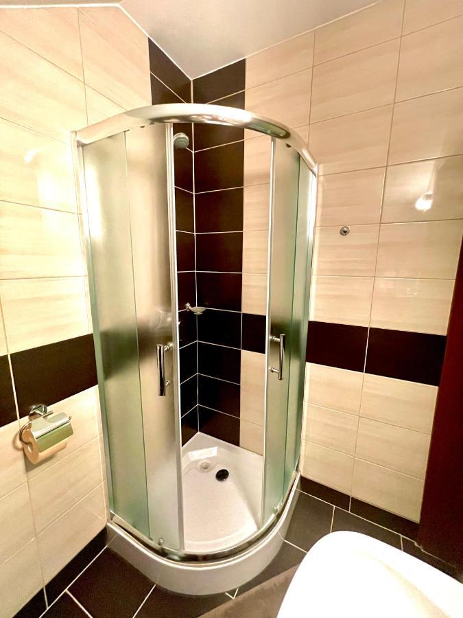 Peter & Roza Modern Apartmanhaz **** * Balatonmariafurdo
