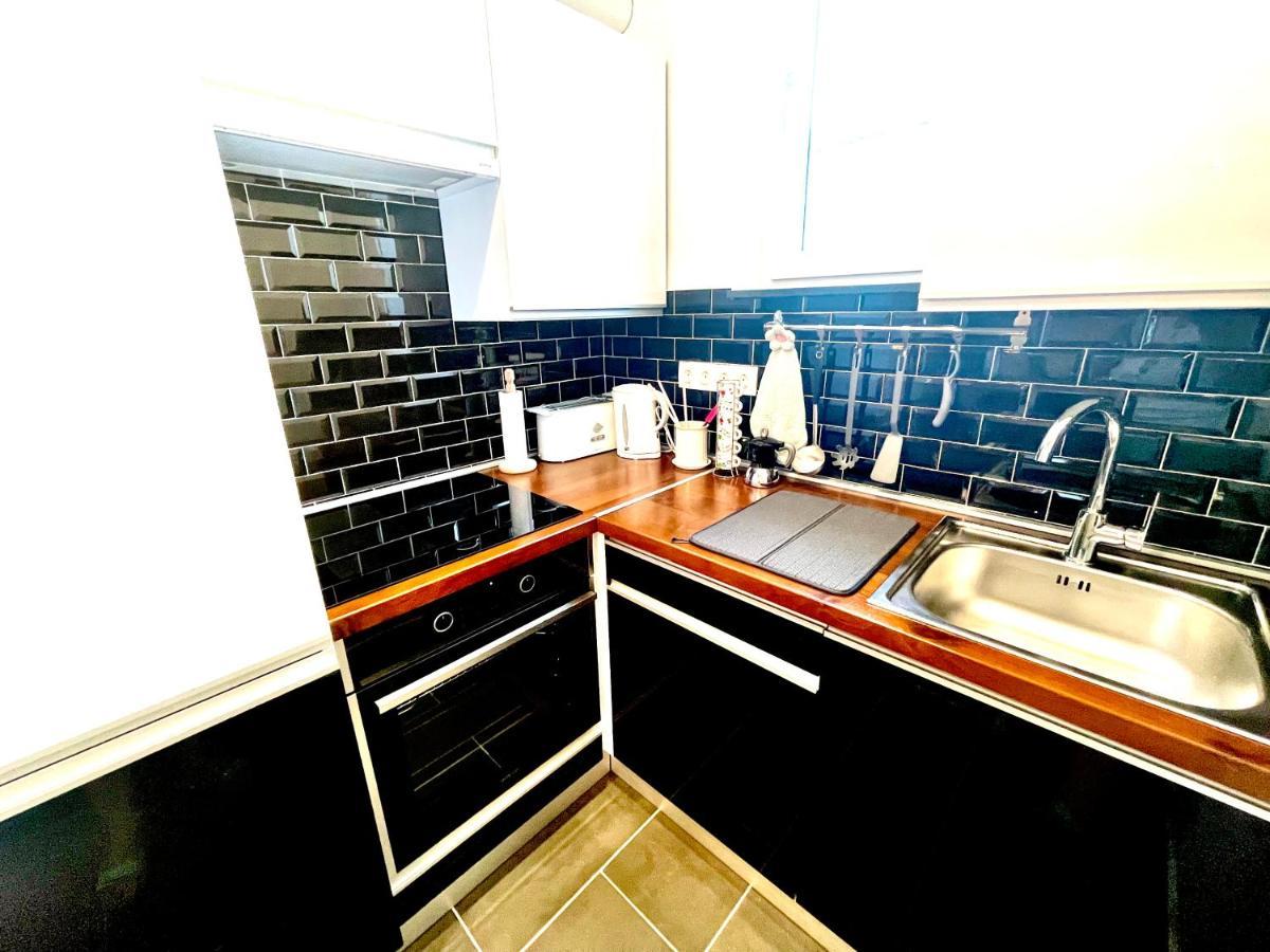 Peter & Roza Modern Apartmanhaz ****