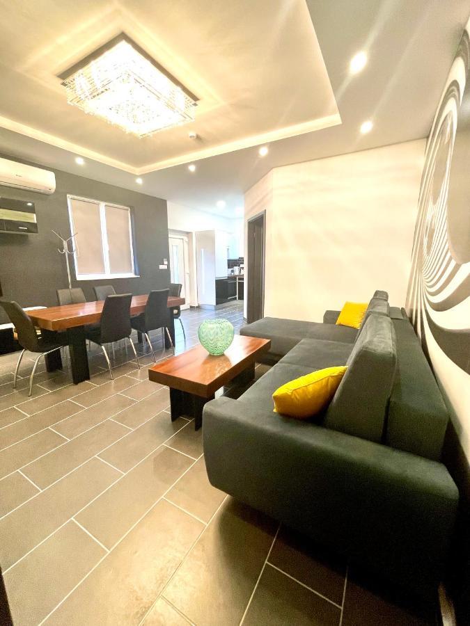 Peter & Roza Modern Apartmanhaz **** * Balatonmariafurdo