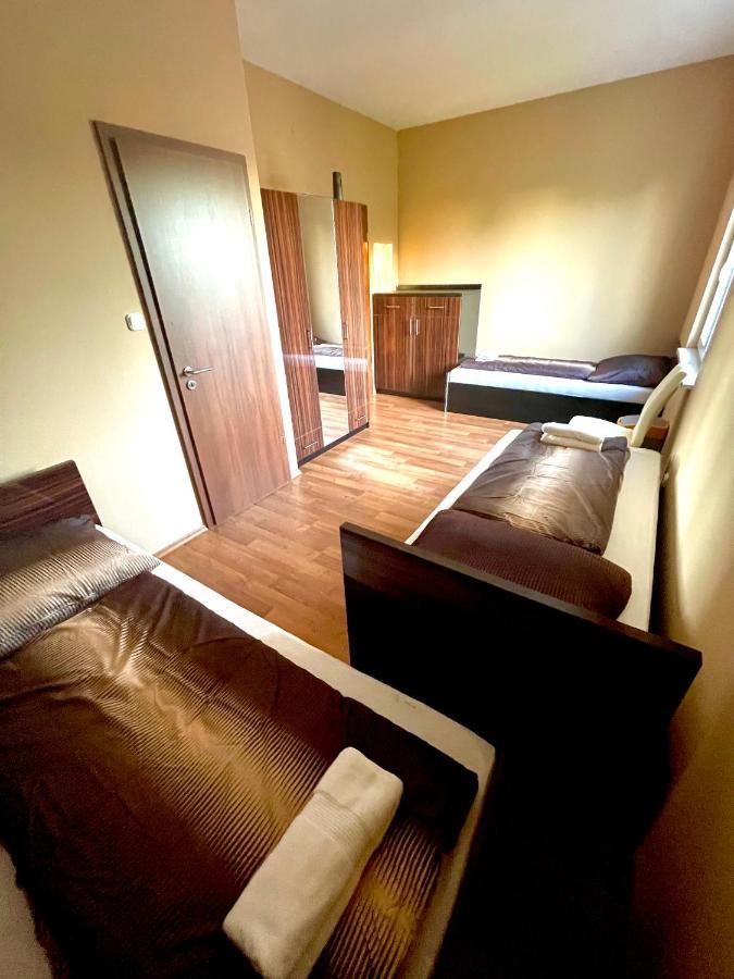 Apartment Peter & Roza Modern Apartmanhaz **** *