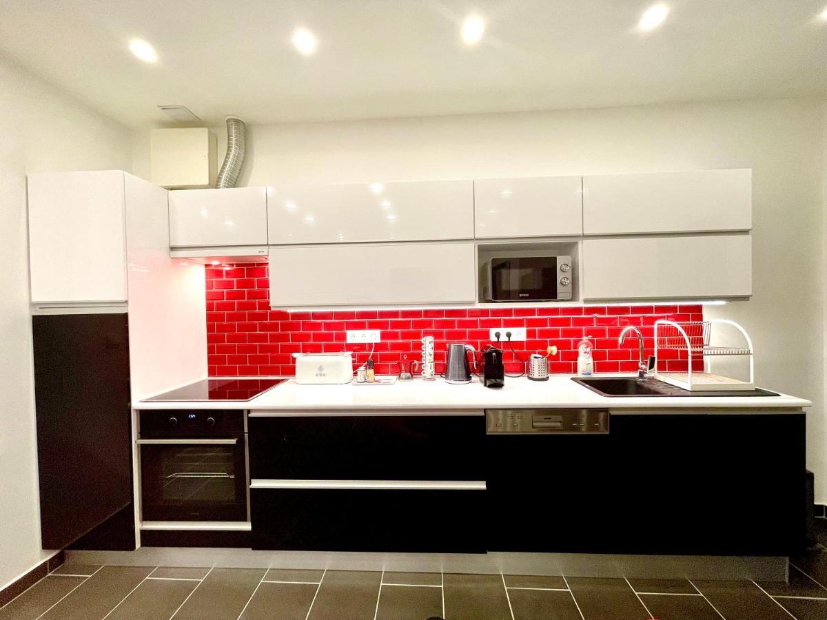 Peter & Roza Modern Apartmanhaz ****