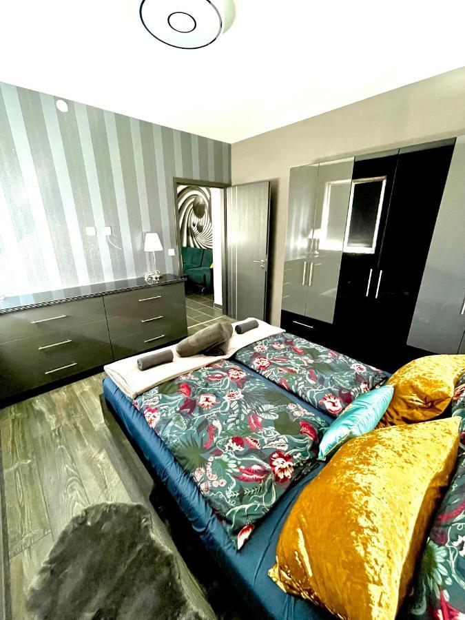 Peter & Roza Modern Apartmanhaz **** Apartment *